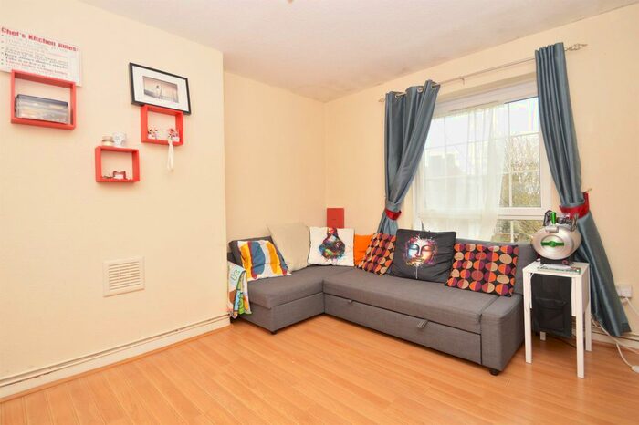 2 Bedroom Flat To Rent In Teale Street, London E2