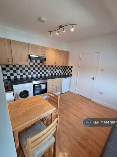 Studio To Rent In Deansbrook Road, Edgware, HA8