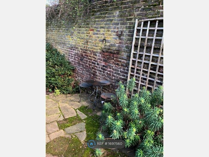 1 Bedroom Semi-Detached House To Rent In Reigate, Reigate, RH2