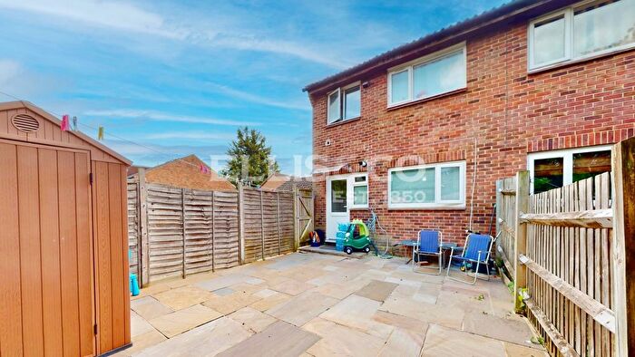 1 Bedroom Maisonette For Sale In Dacre Close, Greenford, UB6