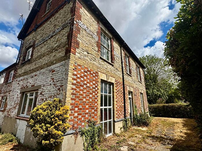 6 Bedroom Detached House For Sale In The Chestnuts, Benson, OX10