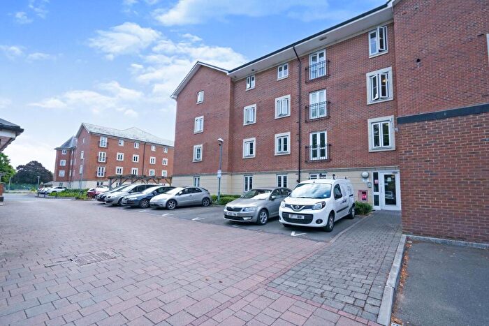 2 Bedroom Flat For Sale In Brunel Crescent, Swindon, SN2