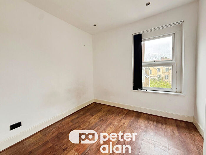 3 Bedroom Flat To Rent In Mackintosh Place, CF24
