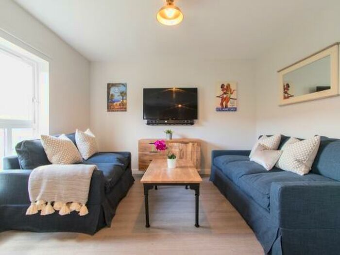 4 Bedroom Flat To Rent In Morrison Circus, Edinburgh, EH3