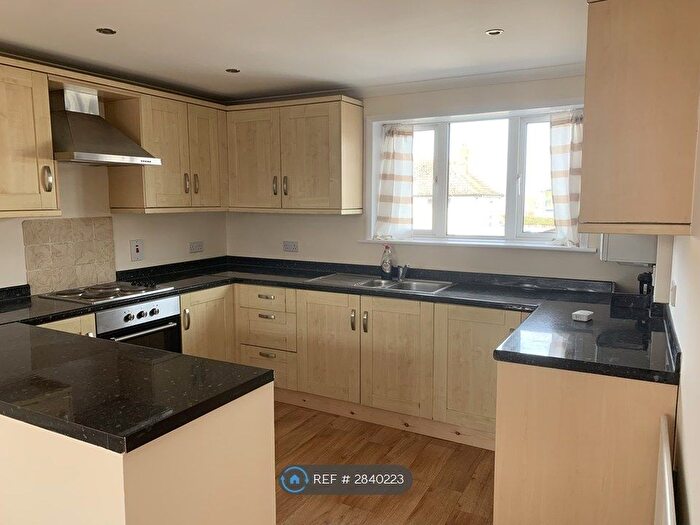 3 Bedroom Maisonette To Rent In Orchard Way, Bognor Regis, PO22