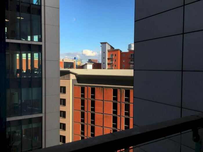 2 Bedroom Flat To Rent In West Point, Wellington Street LS1