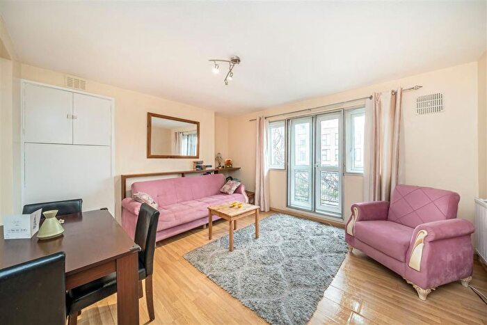 3 Bedroom Flat For Sale In Dabin Crescent, Greenwich, SE10