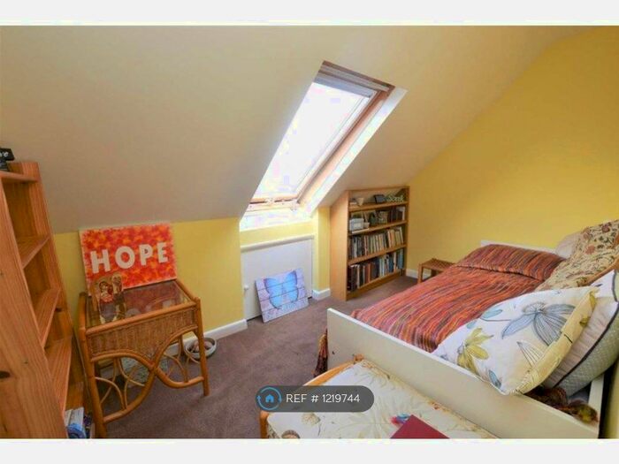 2 Bedroom Terraced House To Rent In York Road, Reading RG1