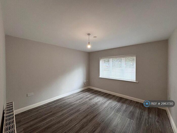 2 Bedroom Flat To Rent In Wimborne Road, Bournemouth, BH11