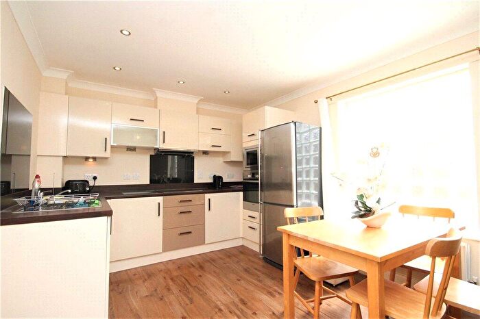 2 Bedroom Apartment For Sale In Sydenham Road, Croydon, CR0
