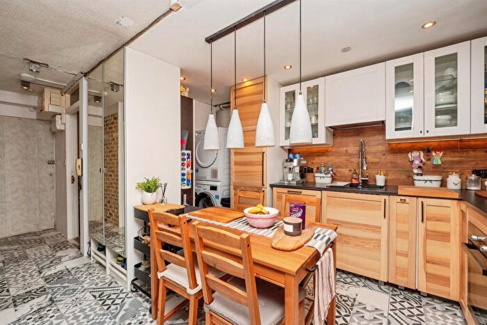1 Bedroom Flat For Sale In Glendinning Avenue, Weymouth, DT4