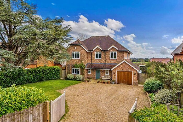 5 Bedroom Detached House For Sale In Applecroft, Upper Basildon, RG8