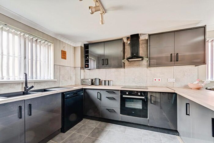 2 Bedroom Flat For Sale In Chopin Mews, Swindon, Wiltshire, SN25