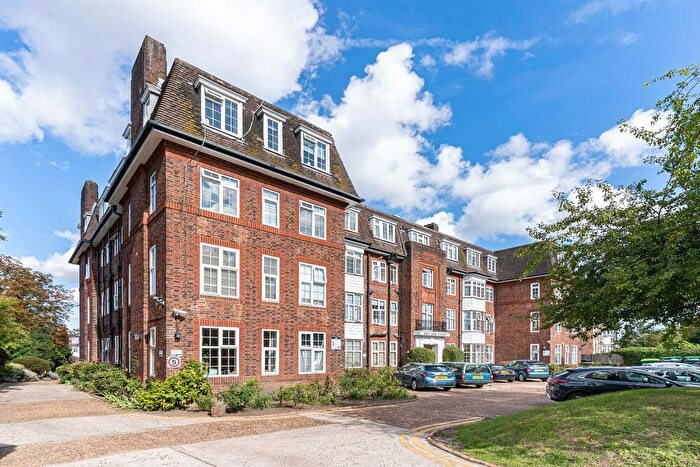 3 Bedroom Flat To Rent In Denmark Hill, London, SE5