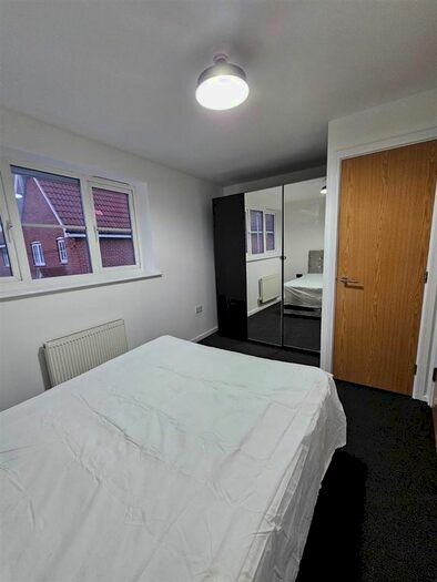 2 Bedroom Property To Rent In Craigen Gardens, Ilford, IG3