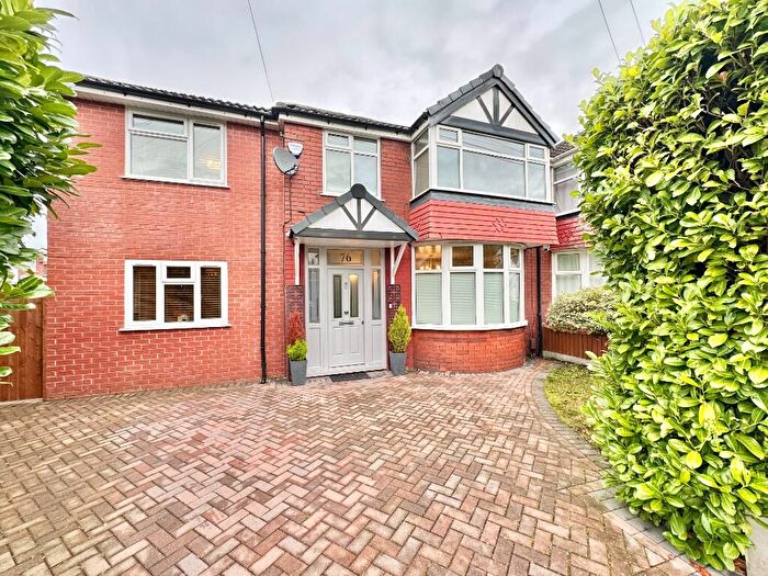 4 Bedroom Semi Detached House For Sale In Woodheys Drive, Sale, Greater Manchester, M33