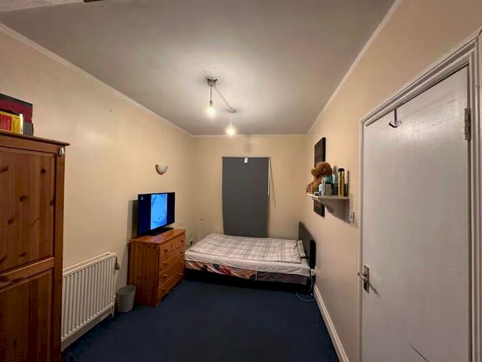 2 Bedroom Flat To Rent In Morval Road, Brixton, SW2