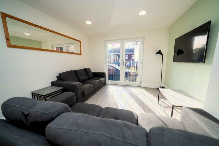 5 Bedroom Apartment To Rent In Apartment B, Broomhall Street, Sheffield, S3