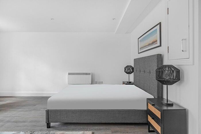 Studio To Rent In Queensway, Bayswater, W2