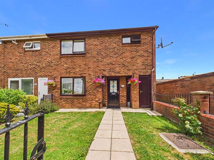 3 Bedroom End Of Terrace House For Sale In Windrush Court, Walton Court, Aylesbury, HP21