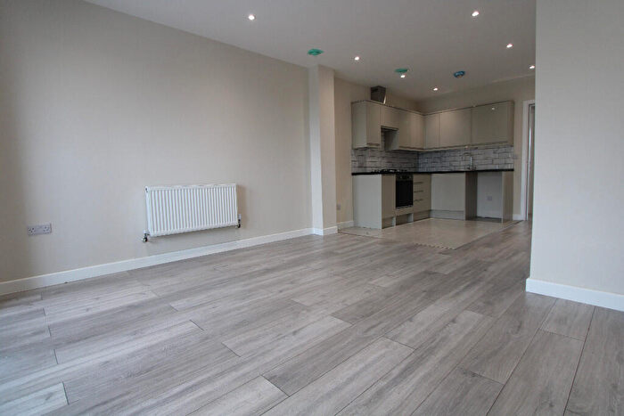 1 Bedroom Flat To Rent In London Road, Mitcham, Greater London, CR4