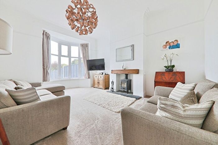 6 Bedroom Semi-detached House For Sale In Welton Road, Brough, HU15