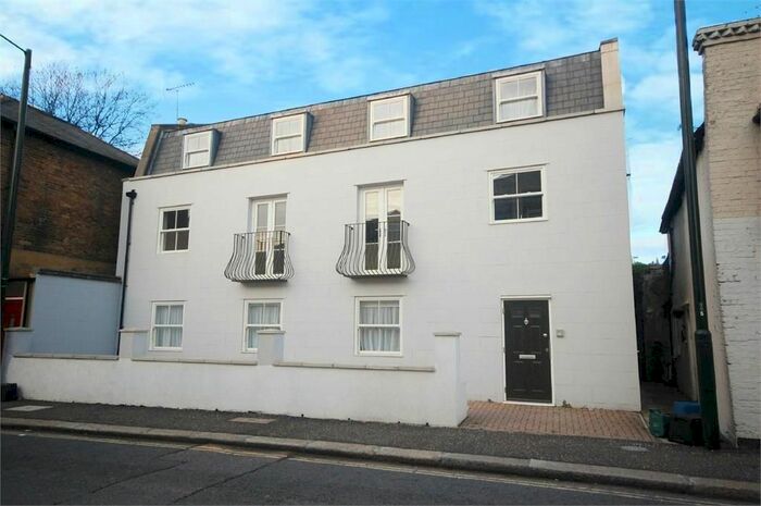 2 Bedroom Flat To Rent In Thames Street, Hampton, TW12