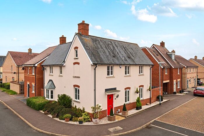3 Bedroom Detached House For Sale In Meadowsweet Way, Stotfold, SG5