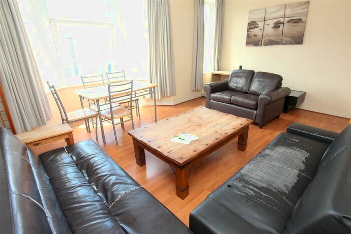2 Bedroom Flat To Rent In Colum Road, Cathays, Cardiff, CF10