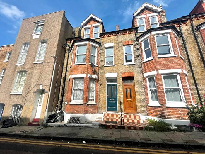 3 Bedroom Flat To Rent In Abbots Hill, Ramsgate, CT11