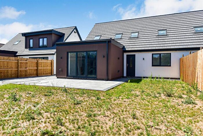 3 Bedroom Semi-Detached Bungalow For Sale In Holme Lea Gardens, Worksop, S81