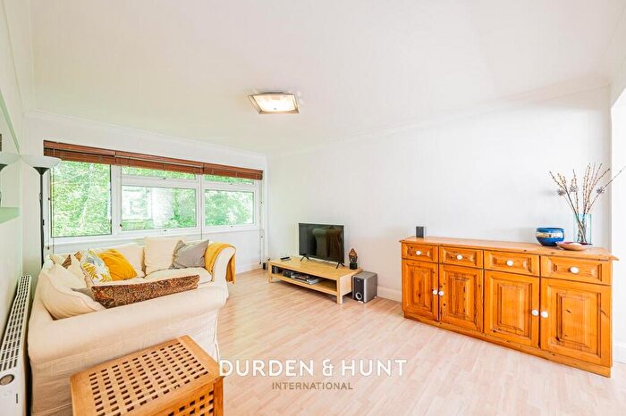 2 Bedroom Apartment For Sale In Leonard Way, Brentwood, CM14