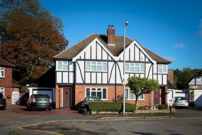 3 Bedroom Semi-Detached House To Rent In Meadow Walk, South Woodford, E18