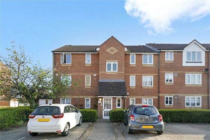 1 Bedroom Apartment To Rent In Linwood Crescent, Enfield, Middlesex, EN1