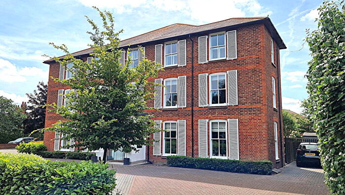 1 Bedroom Flat For Sale In Newark Lane, Woking, GU23