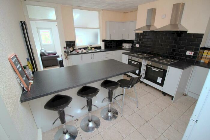 8 Bedroom House To Rent In Kensington Terrace, Leeds, West Yorkshire, LS6