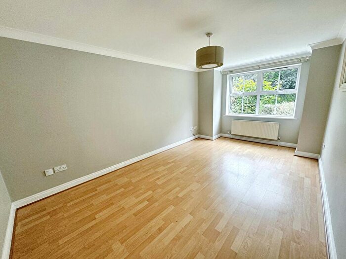 2 Bedroom Apartment To Rent In Please Apply Online For Richmond Park Road, Bournemouth, BH8
