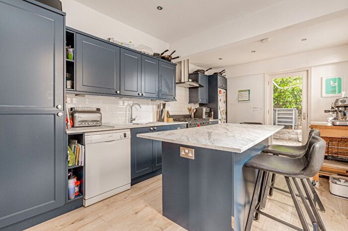 3 Bedroom Terraced House To Rent In The Vineyard, Richmond, TW10