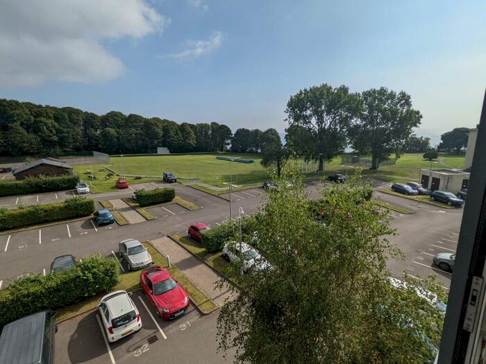 2 Bedroom Flat To Rent In Woodlands, Hayes Road, Sully, CF64