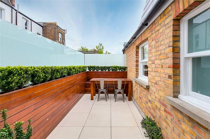 3 Bedroom Flat To Rent In Strode Road, Fulham, SW6