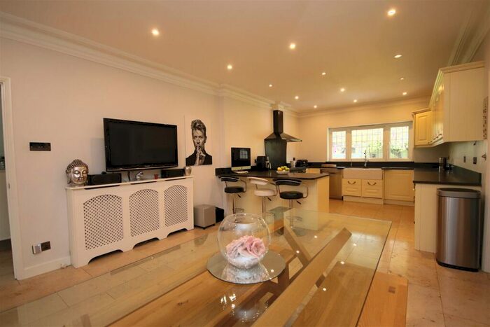 4 Bedroom Detached House For Sale In Main Road, Hextable, Swanley, BR8