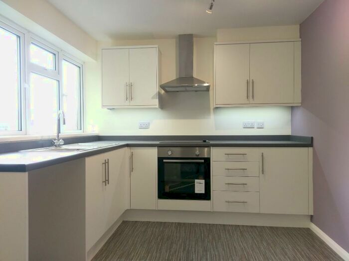 2 Bedroom Flat To Rent In Mayfield Road, Dunstable, LU5