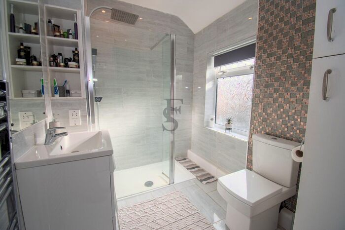 3 Bedroom Terraced House For Sale In Denmark Road, Leicester, LE2