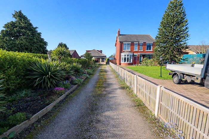 2 Bedroom Bungalow For Sale In Weeton Road, Wesham, PR4