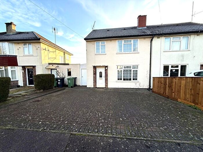 3 Bedroom Semi-Detached House For Sale In Sterne Close, Cambridge, CB1