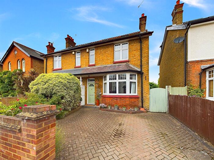 4 Bedroom Semi-Detached House For Sale In Kings Road, Walton-On-Thames, KT12