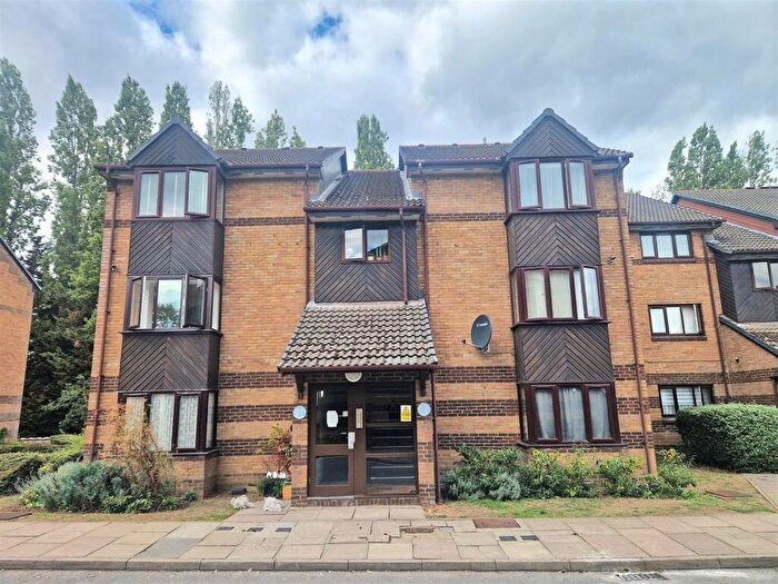 Studio To Rent In Harp Island Close, London, NW10