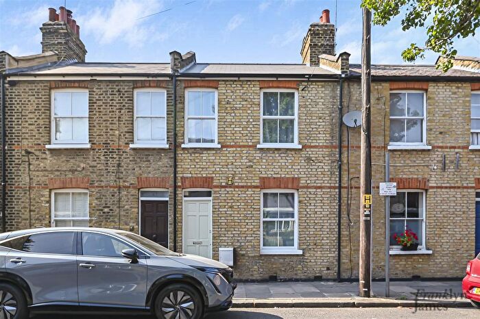 3 Bedroom Flat To Rent In Harbinger Road, London, E14