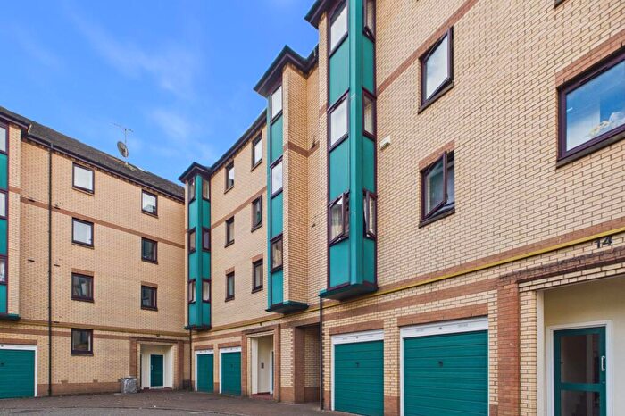 3 Bedroom Flat To Rent In Rutland Court, Glasgow, G51