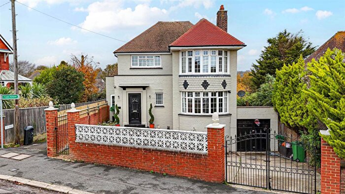 4 Bedroom Detached House For Sale In Priory Avenue, Hastings, TN34